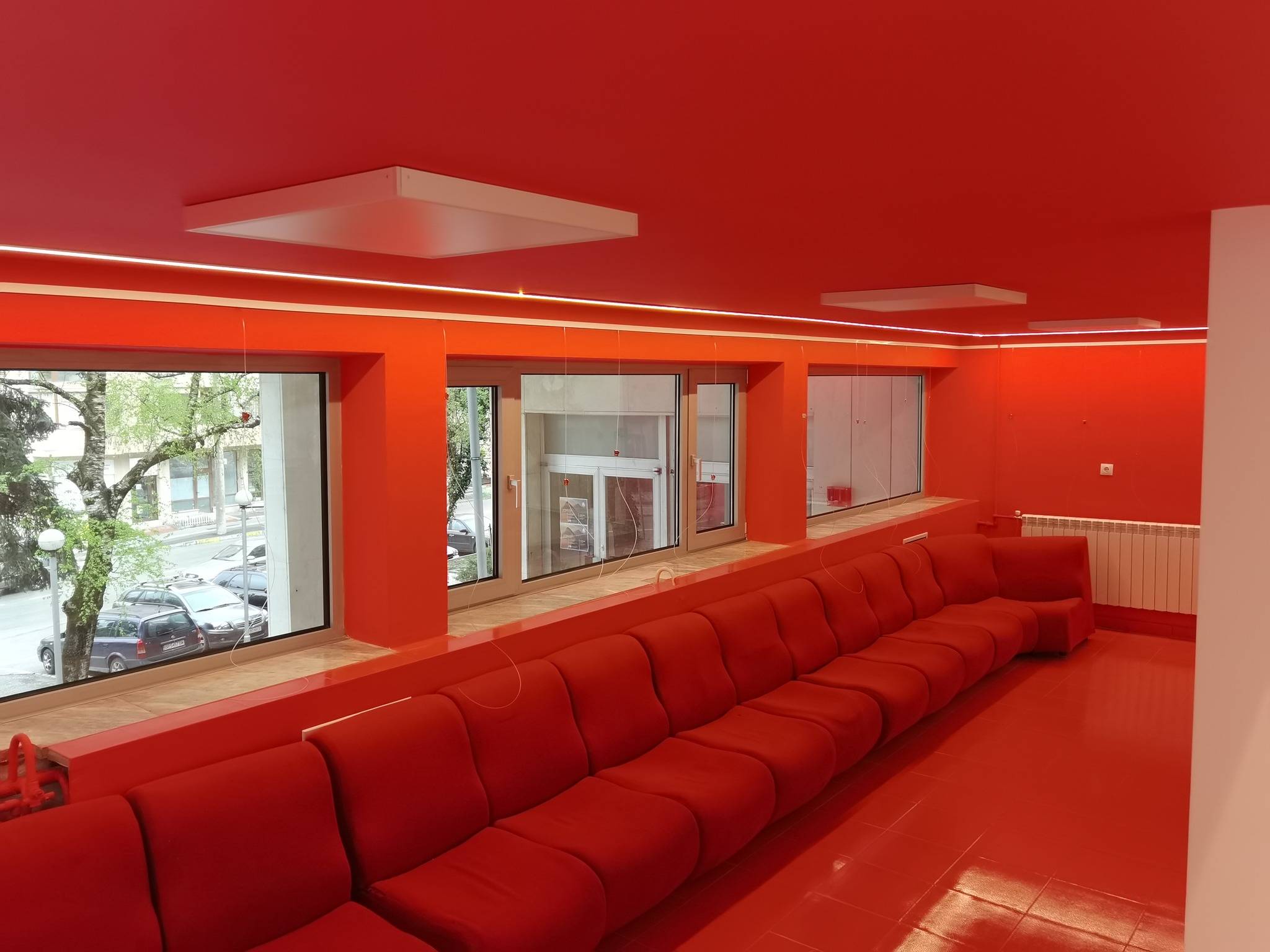  Една от обновените зали 